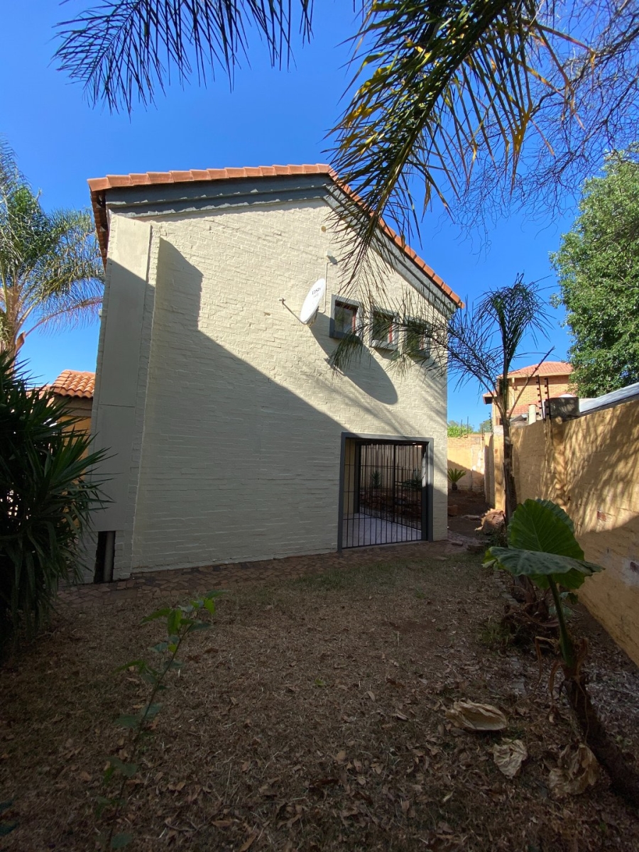 To Let 2 Bedroom Property for Rent in Equestria Gauteng