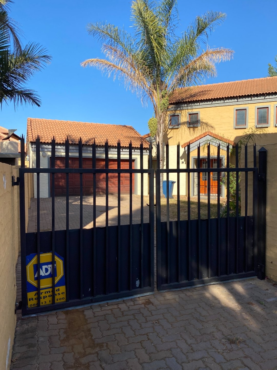 To Let 2 Bedroom Property for Rent in Equestria Gauteng