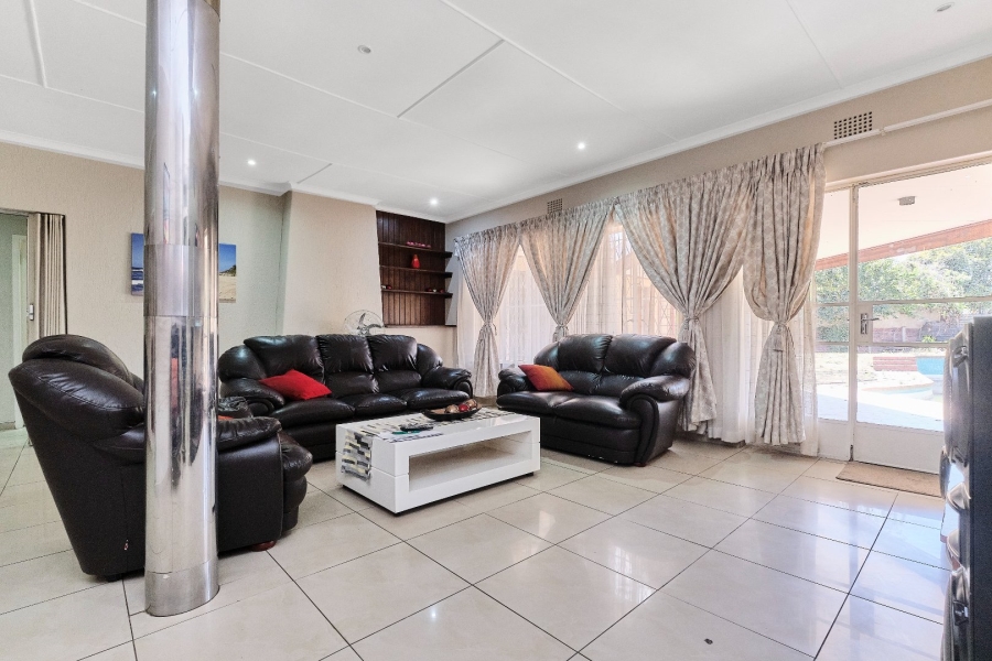 4 Bedroom Property for Sale in Constantia Kloof Gauteng