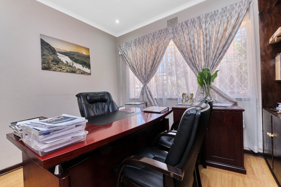 4 Bedroom Property for Sale in Constantia Kloof Gauteng