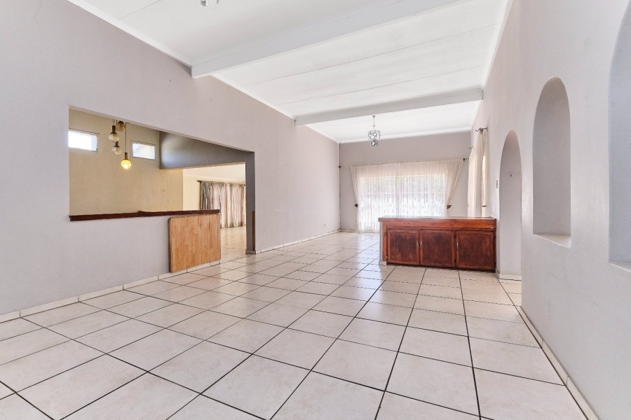 5 Bedroom Property for Sale in Quellerina Gauteng