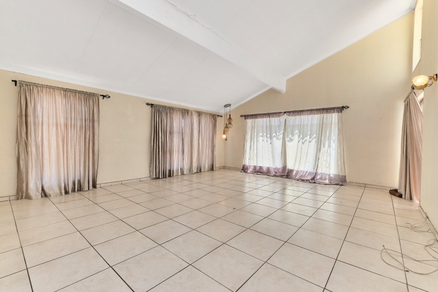 5 Bedroom Property for Sale in Quellerina Gauteng