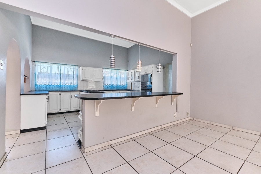 5 Bedroom Property for Sale in Quellerina Gauteng