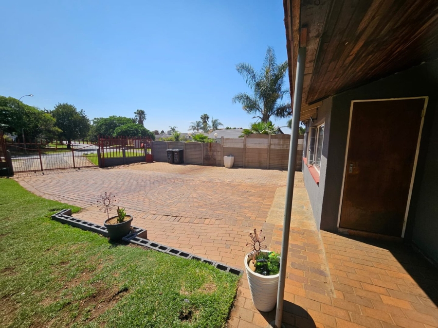 To Let 3 Bedroom Property for Rent in Impala Park Gauteng