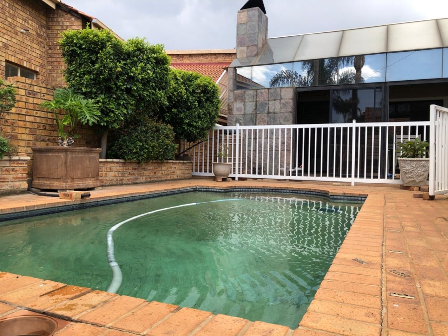 To Let 4 Bedroom Property for Rent in Wierdaglen Estate Gauteng