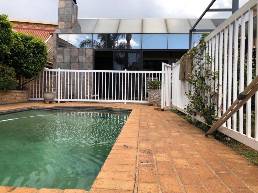 To Let 4 Bedroom Property for Rent in Wierdaglen Estate Gauteng