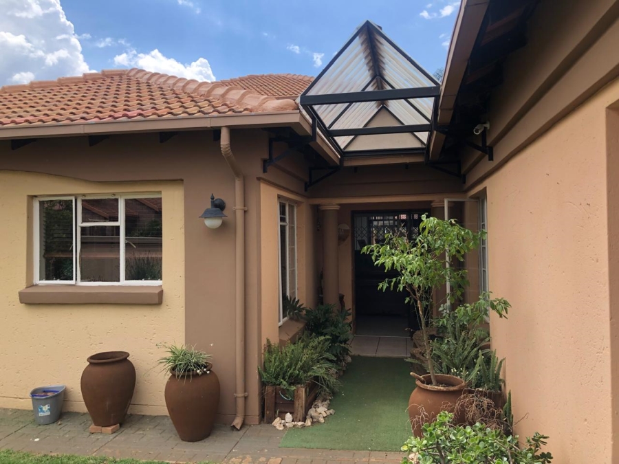 To Let 4 Bedroom Property for Rent in Wierdaglen Estate Gauteng