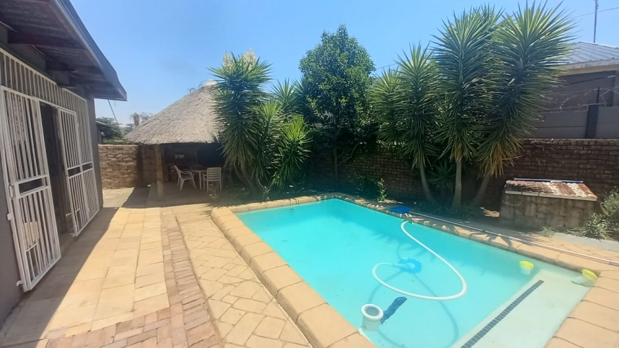 5 Bedroom Property for Sale in Krugersdorp North Gauteng