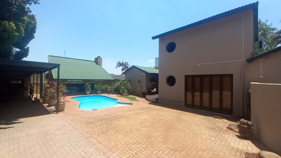 4 Bedroom Property for Sale in Rant En Dal Gauteng