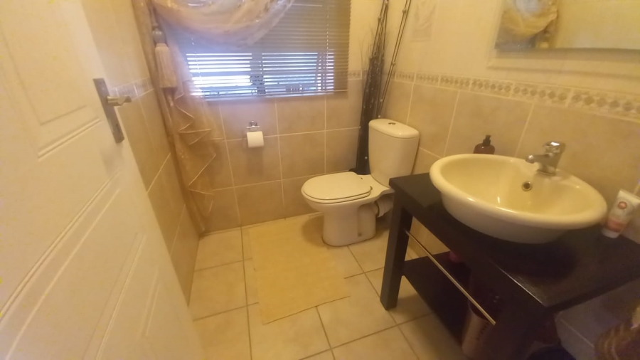 4 Bedroom Property for Sale in Rant En Dal Gauteng