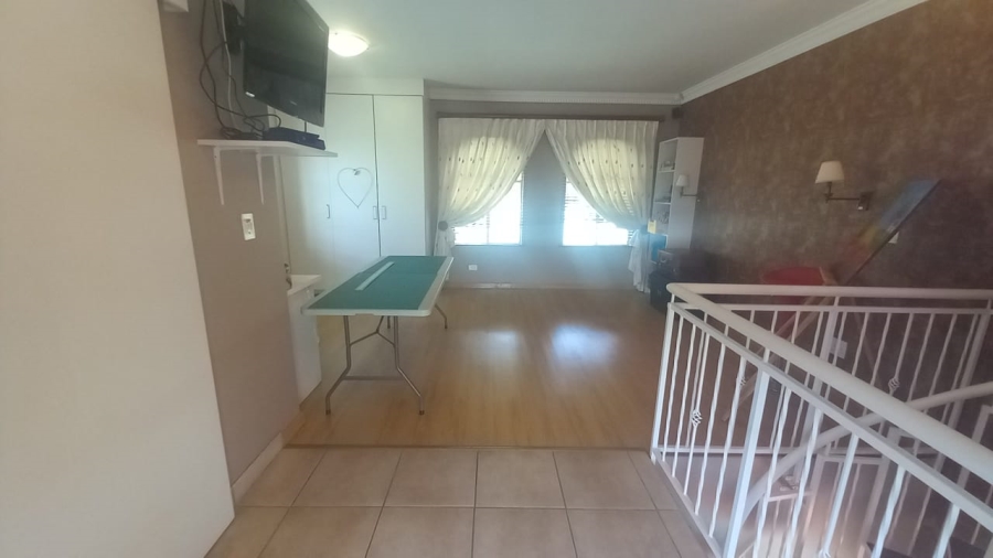 4 Bedroom Property for Sale in Rant En Dal Gauteng