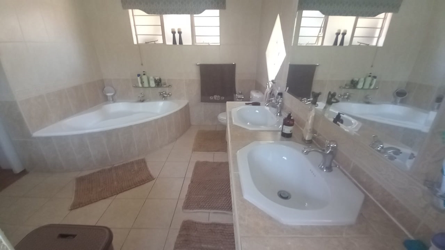 4 Bedroom Property for Sale in Rant En Dal Gauteng