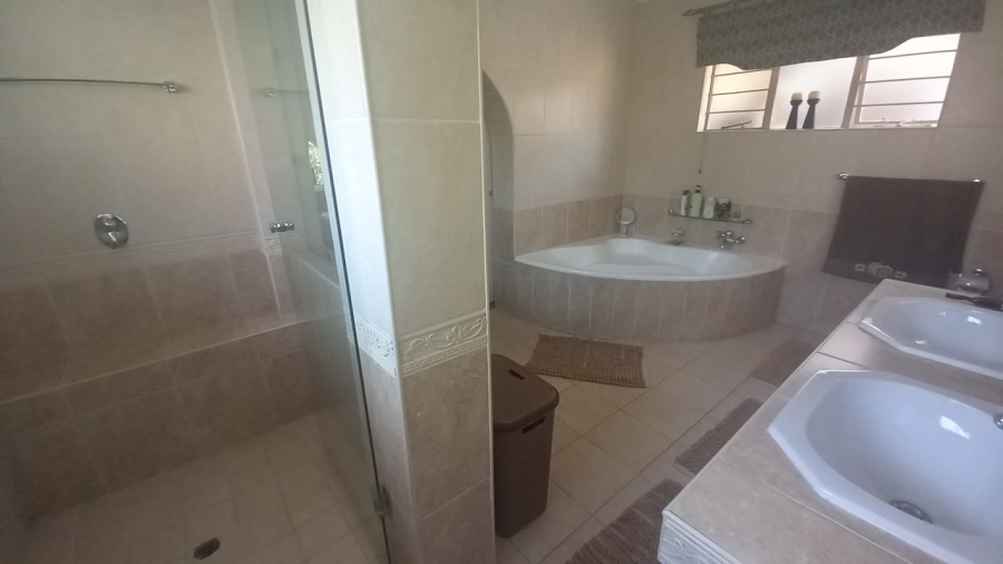 4 Bedroom Property for Sale in Rant En Dal Gauteng