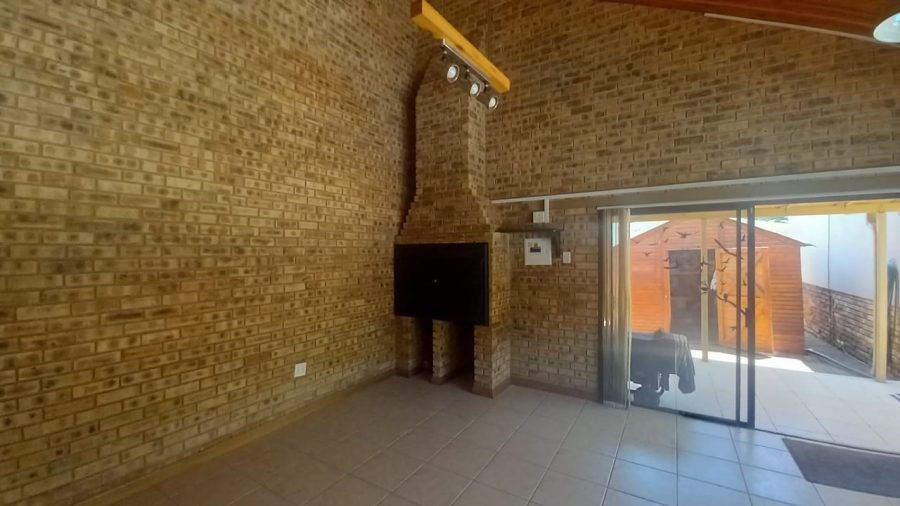 4 Bedroom Property for Sale in Rant En Dal Gauteng