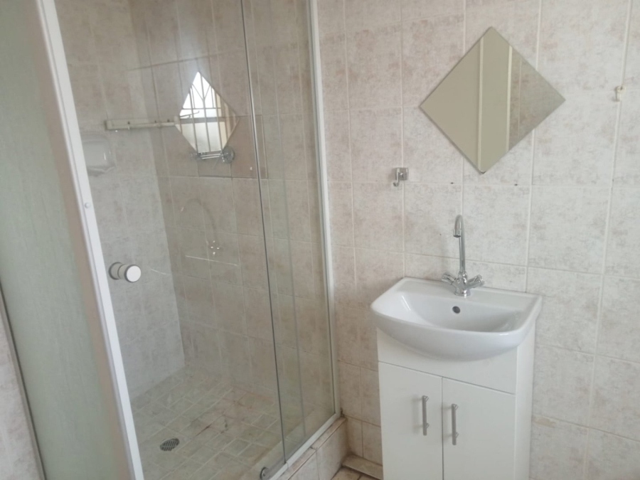 To Let 2 Bedroom Property for Rent in Vorna Valley Gauteng