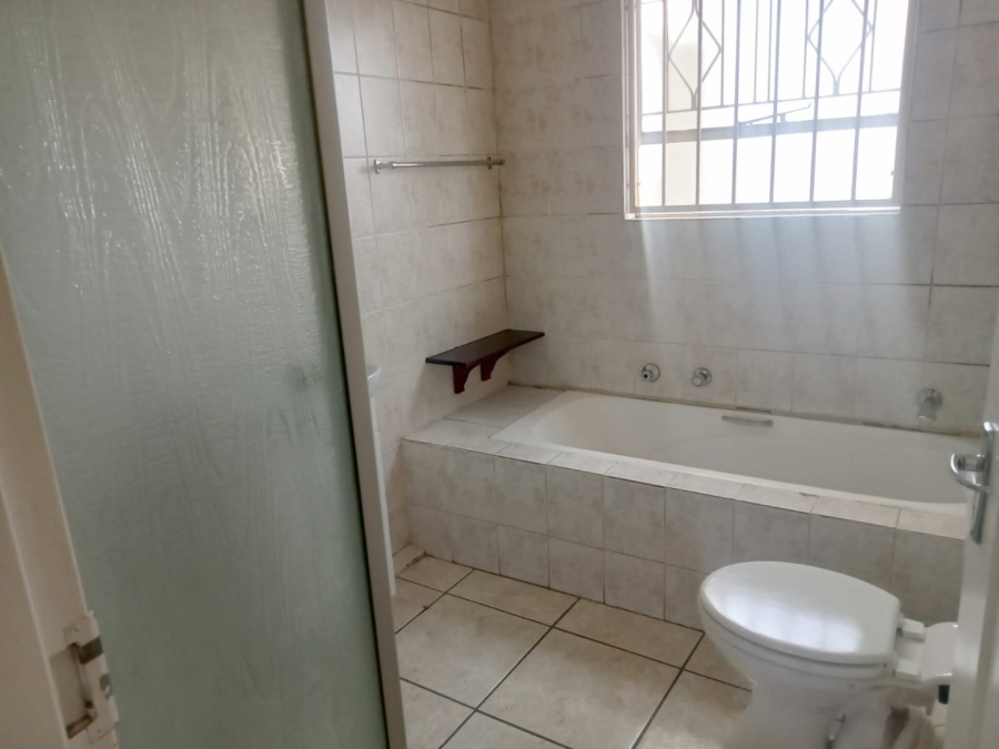 To Let 2 Bedroom Property for Rent in Vorna Valley Gauteng