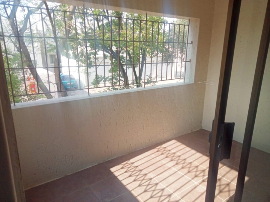 To Let 2 Bedroom Property for Rent in Vorna Valley Gauteng