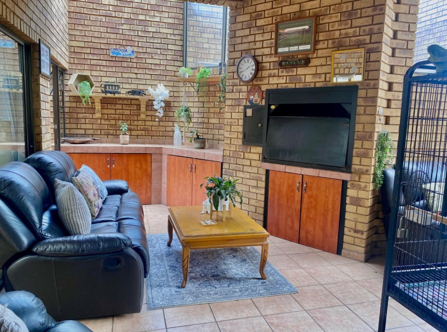 3 Bedroom Property for Sale in New Redruth Gauteng