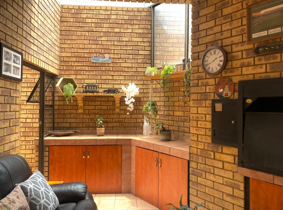 3 Bedroom Property for Sale in New Redruth Gauteng