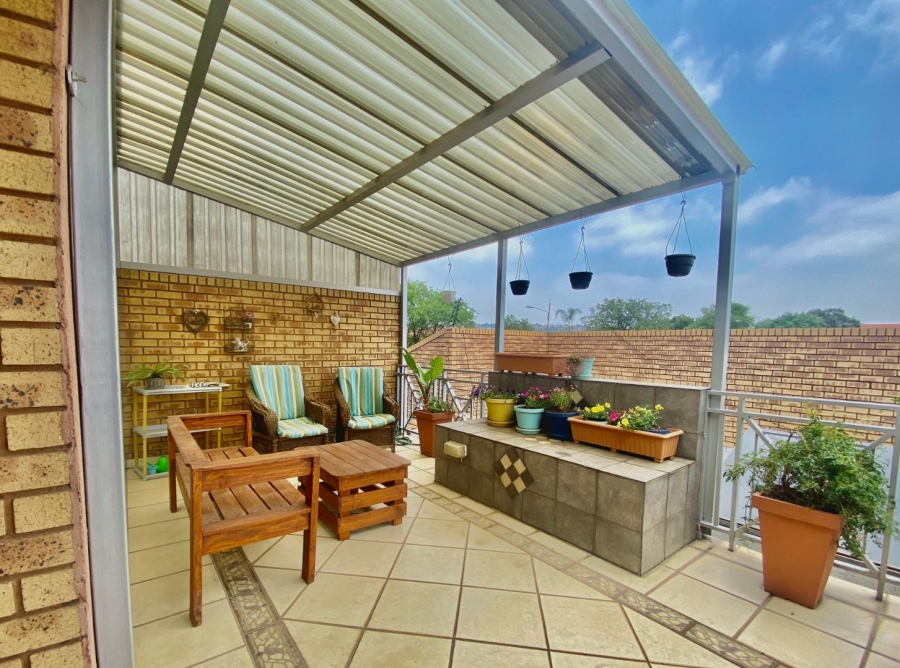 3 Bedroom Property for Sale in New Redruth Gauteng