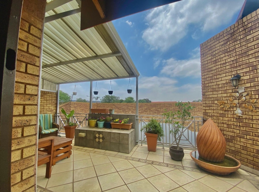 3 Bedroom Property for Sale in New Redruth Gauteng