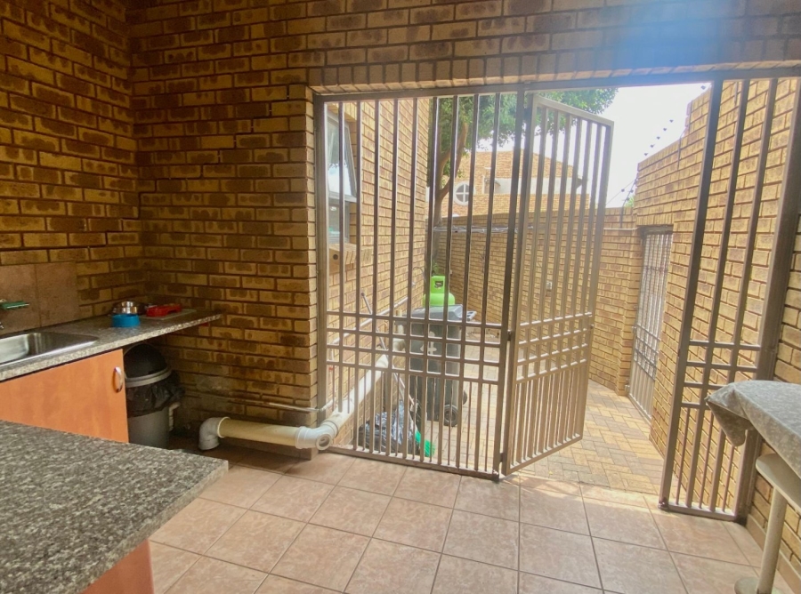 3 Bedroom Property for Sale in New Redruth Gauteng