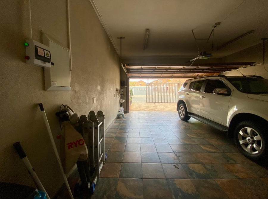 3 Bedroom Property for Sale in New Redruth Gauteng