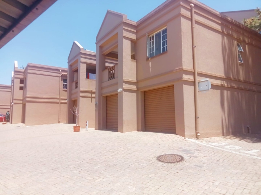 To Let 2 Bedroom Property for Rent in Vorna Valley Gauteng