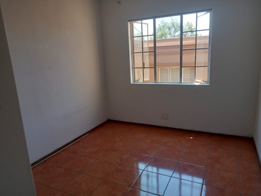 To Let 2 Bedroom Property for Rent in Vorna Valley Gauteng