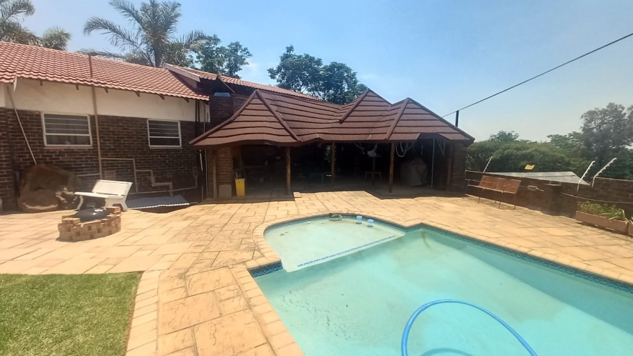 5 Bedroom Property for Sale in Rant En Dal Gauteng