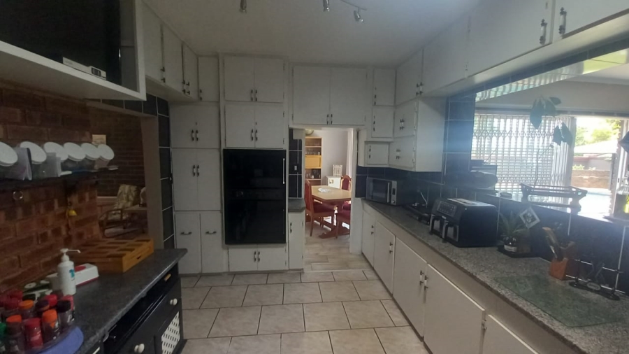 5 Bedroom Property for Sale in Rant En Dal Gauteng