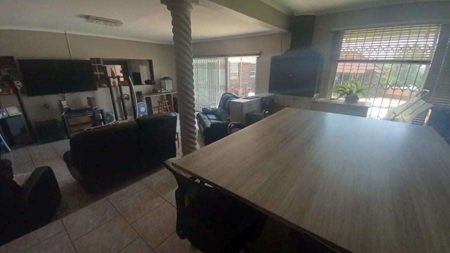 5 Bedroom Property for Sale in Rant En Dal Gauteng