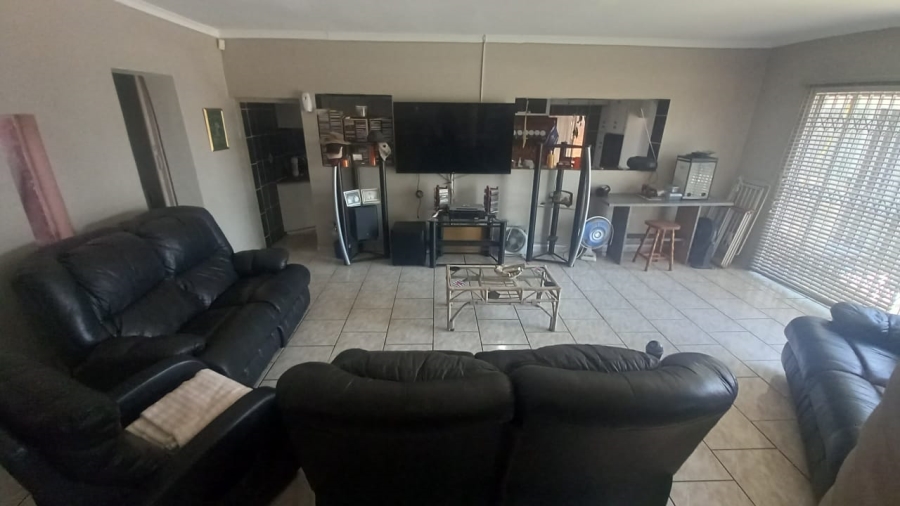 5 Bedroom Property for Sale in Rant En Dal Gauteng