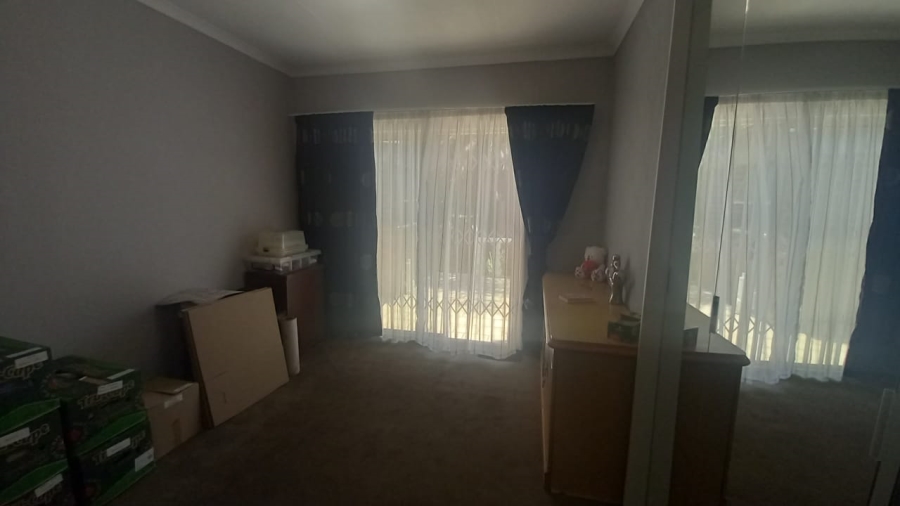 5 Bedroom Property for Sale in Rant En Dal Gauteng