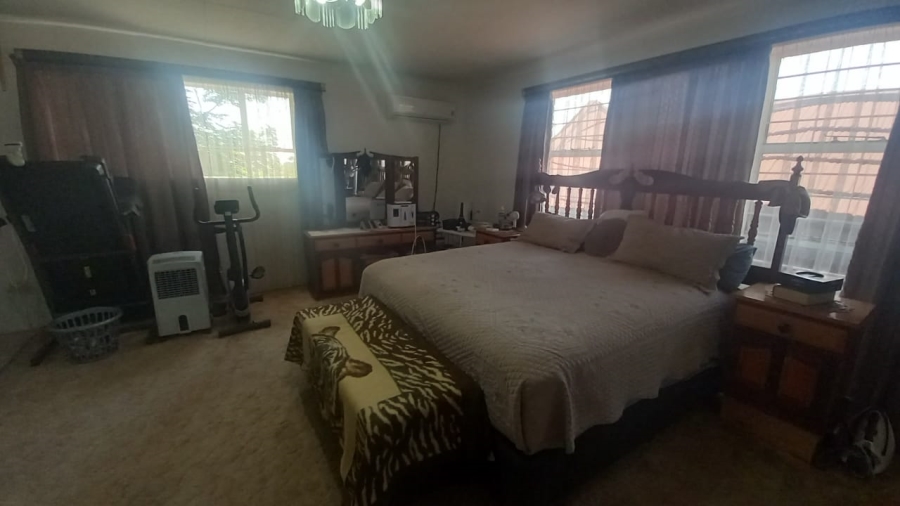 5 Bedroom Property for Sale in Rant En Dal Gauteng