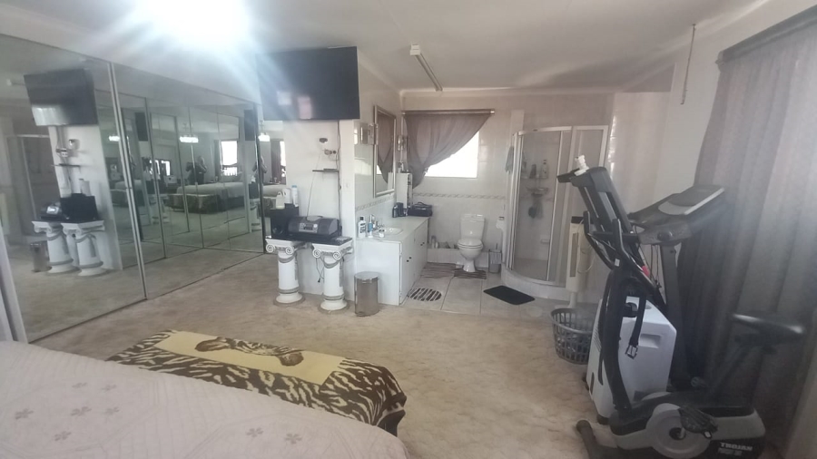 5 Bedroom Property for Sale in Rant En Dal Gauteng