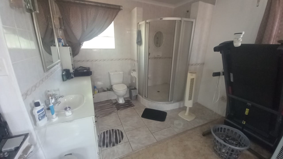 5 Bedroom Property for Sale in Rant En Dal Gauteng