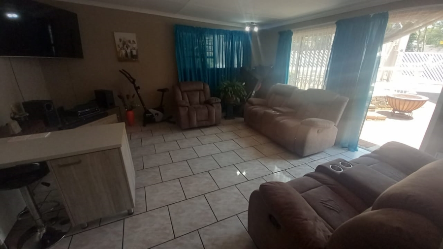 5 Bedroom Property for Sale in Rant En Dal Gauteng