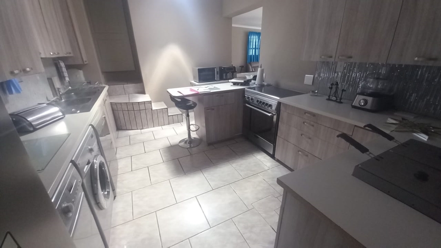 5 Bedroom Property for Sale in Rant En Dal Gauteng