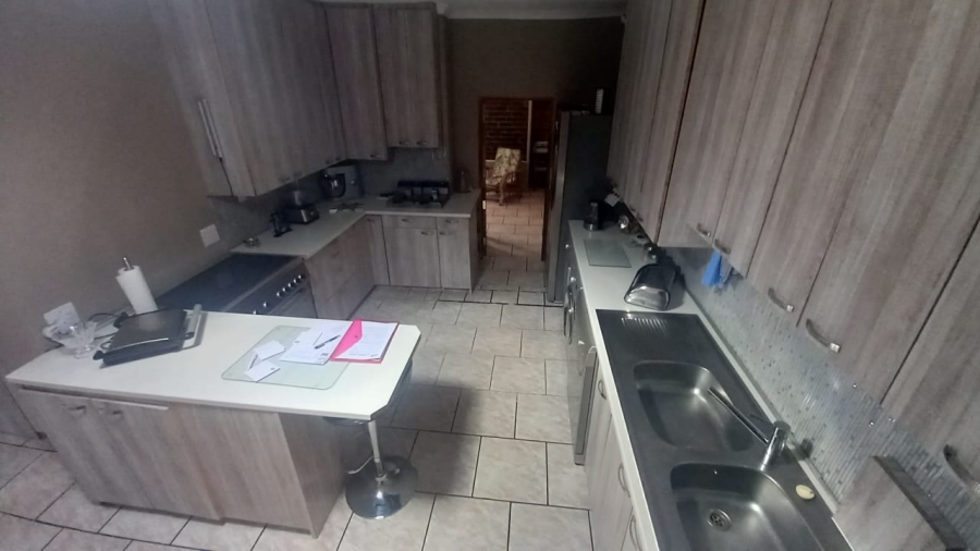 5 Bedroom Property for Sale in Rant En Dal Gauteng