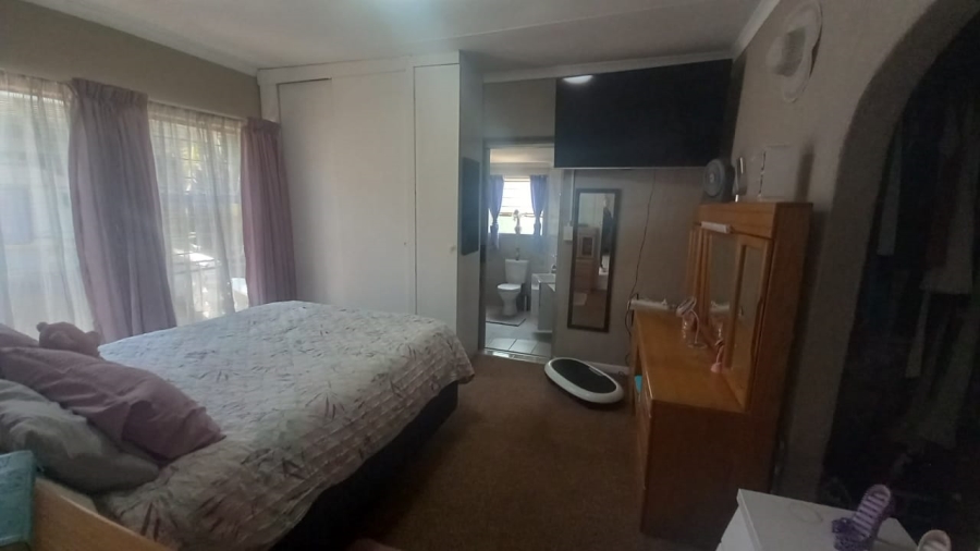 5 Bedroom Property for Sale in Rant En Dal Gauteng