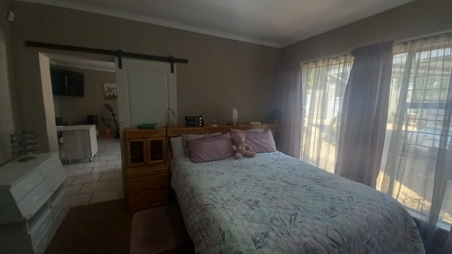 5 Bedroom Property for Sale in Rant En Dal Gauteng