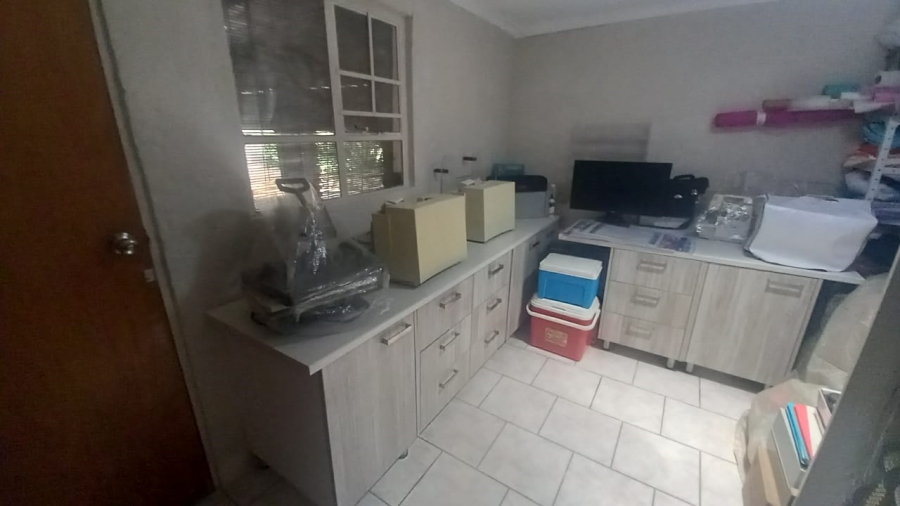 5 Bedroom Property for Sale in Rant En Dal Gauteng