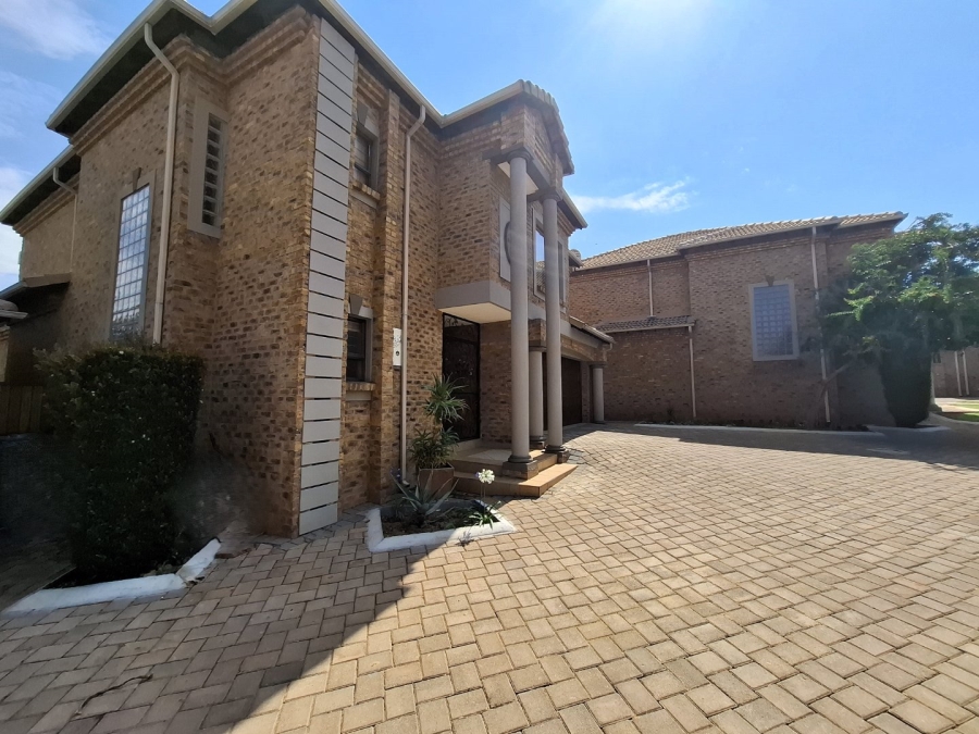 To Let 4 Bedroom Property for Rent in The Wilds Gauteng