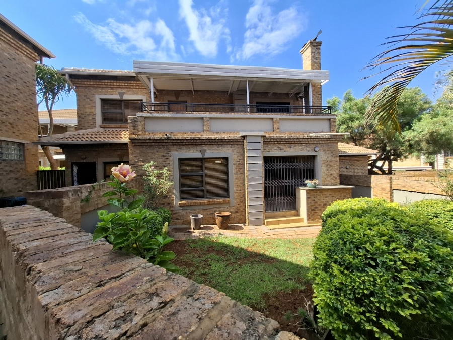 To Let 4 Bedroom Property for Rent in The Wilds Gauteng