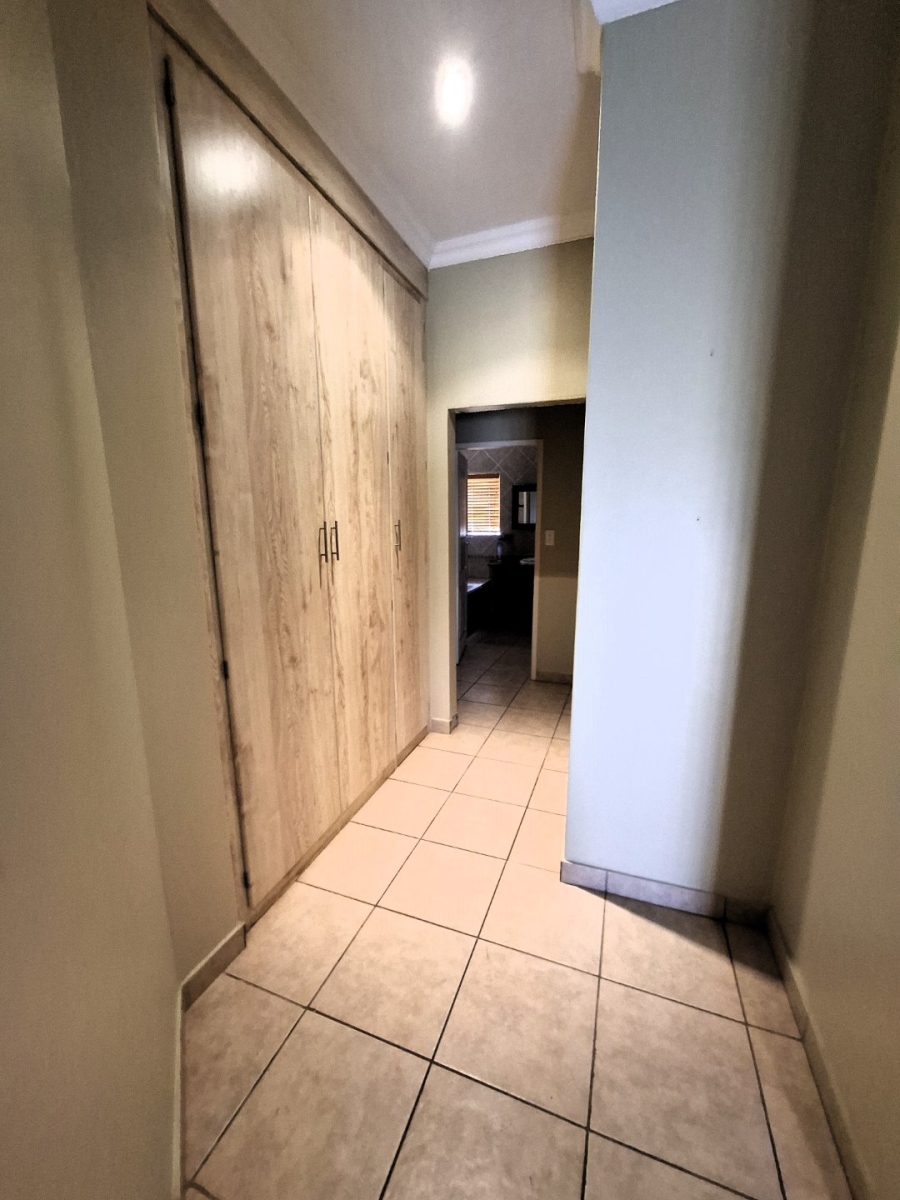 To Let 4 Bedroom Property for Rent in The Wilds Gauteng