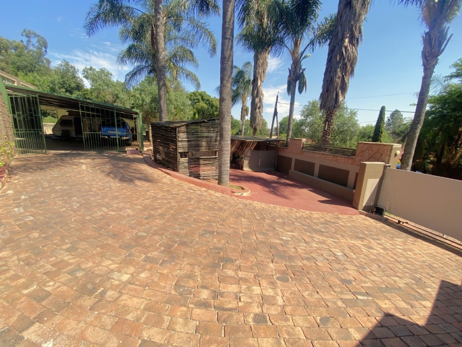 4 Bedroom Property for Sale in Roodekrans Gauteng