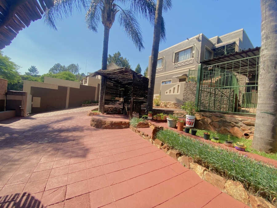 4 Bedroom Property for Sale in Roodekrans Gauteng