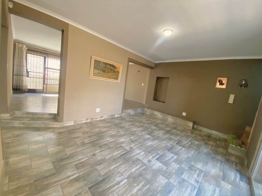 4 Bedroom Property for Sale in Roodekrans Gauteng