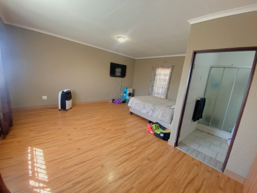 4 Bedroom Property for Sale in Roodekrans Gauteng